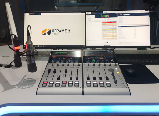 Estudio de radio con consola digital DHD y software de automatización XFrame