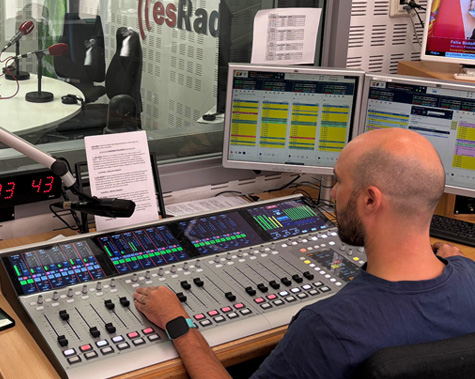 Estudios de esRadio con consola digital RX2 y XFrame Radio.