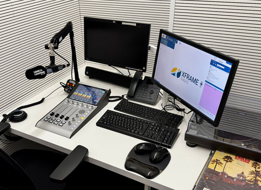 Cabina de grabación de Calafell Radio y TV con consola digital DHD SX2 y XFrame Radio - ASPA